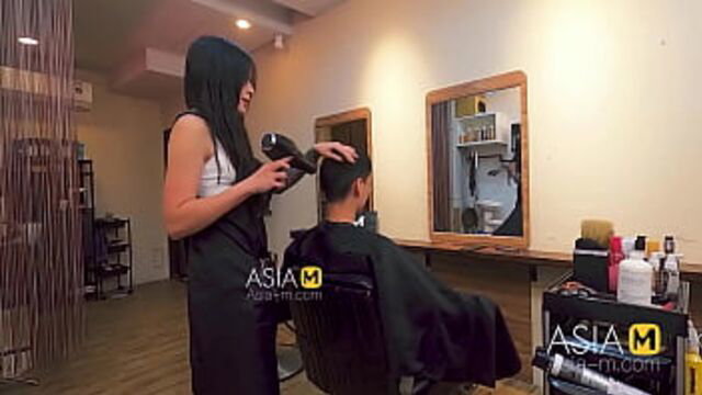 Ai Qiu Asian barber blows client in salon sex MDWP-0004