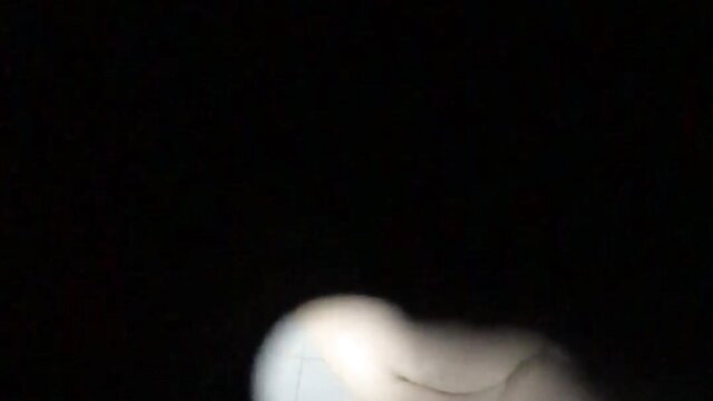 Blurry Turkish milf voyeur nude in steamy bathroom