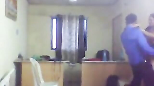 Indian office maid fucked by boss in amateur video