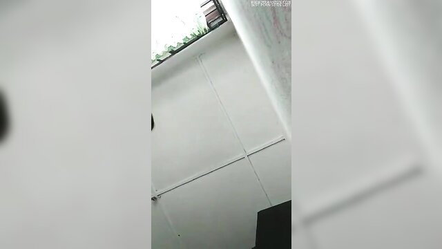 Sri Lankan girl fingering herself