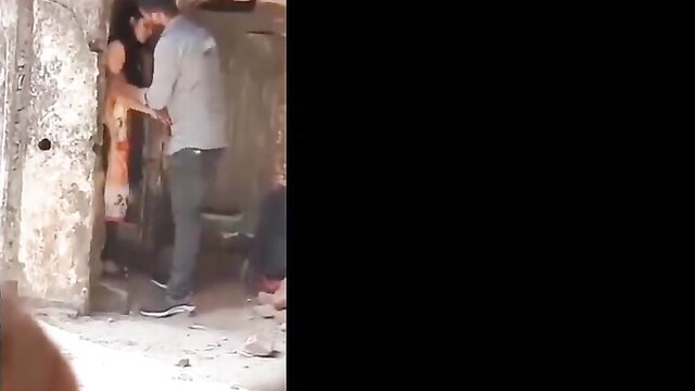 Tamil amateur couple standing sex in doorway, desi woman in orange dress