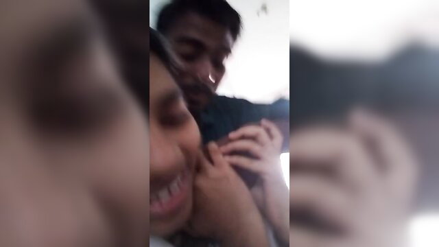 Tamil couple close-up kiss leaked Tamil Nadu amateur MMS