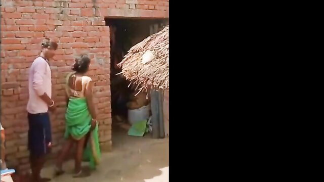 Indian neighbor aunty in saree fucked quickly outdoors