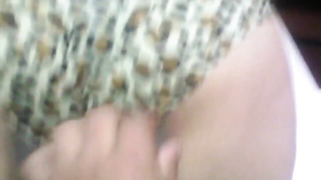 Fat cheating wife closeup fingering wet pussy in amateur vid