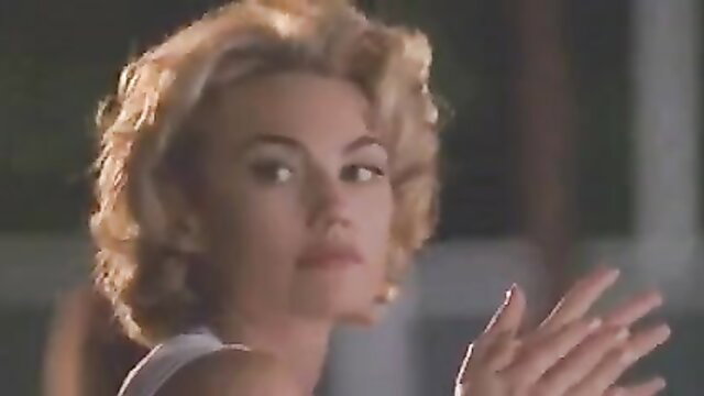 Kelly Carlson blonde bombshell closeup in Nip/Tuck scene