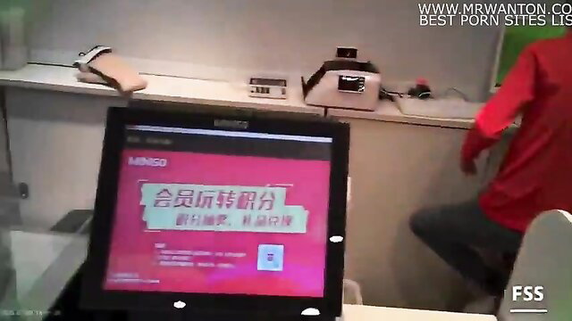 JK exposed flashing in FSS supermarket, amateur Asian teen public upskirt