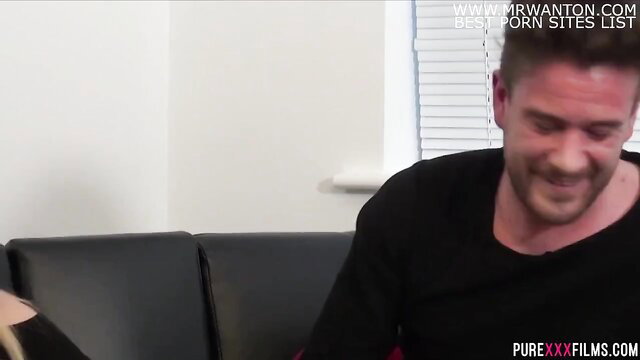 Hottie MILF Amber Jayne with hard man in black top on sofa