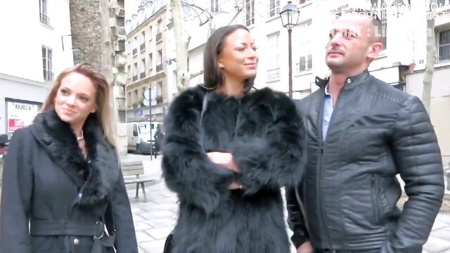 French amateur threesome: 2 hot brunettes & stud on Paris street
