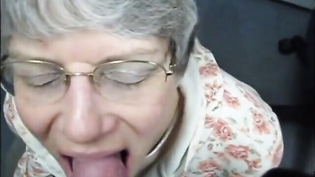 Grey-haired mature granny sticks out tongue in cum-hungry closeup