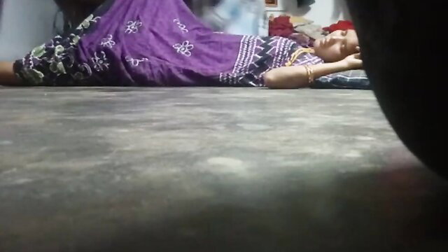 Indian bhabhi sleeping in purple saree, devar fuck thumbnail