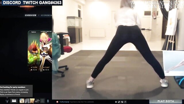 Twitch streamer Wanwan in tight leggings bending over, big ass view