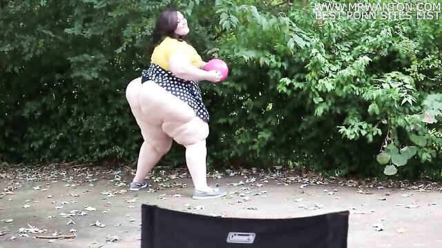 SSBBW shakes massive booty in polka dot skirt outdoors