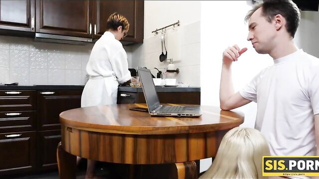 Blonde hides under table for sneaky sex with stepbro while stepmom cooks