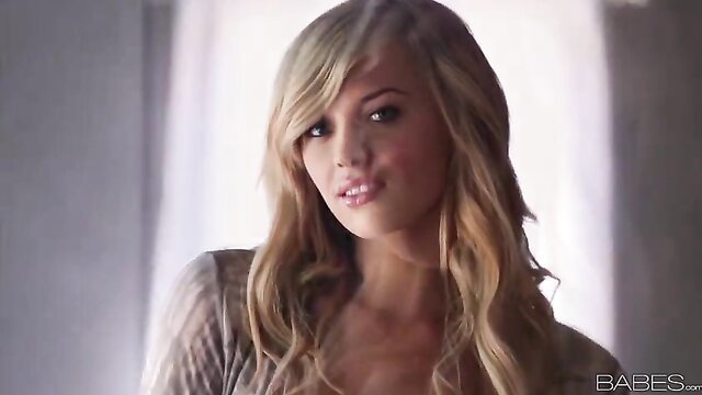 Blonde babe Emma Mae in sexy top, seductive gaze from Women.com WARMER