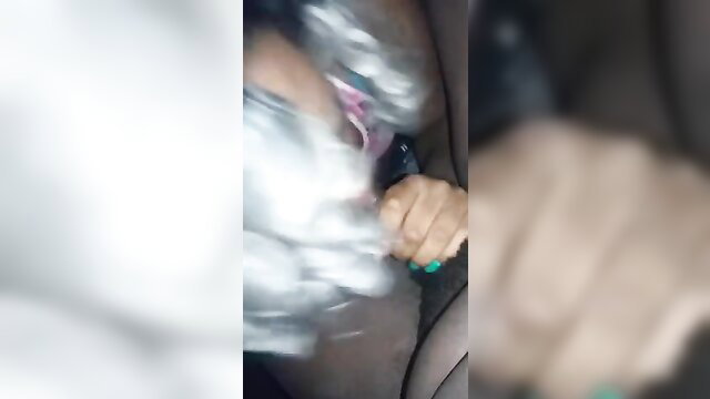 Blurry amateur car handjob with woman gripping cock closeup