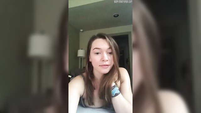 Amateur brunette teen babe in tank top teases cleavage on bed