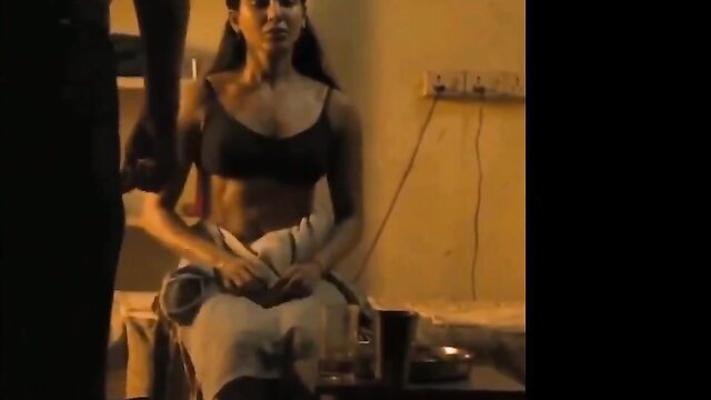 Tamil actress Samantha hot topless scene in tank top and pants