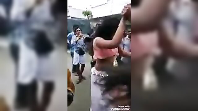 Hot Desi babe in pink crop top dances seductively at Indian party