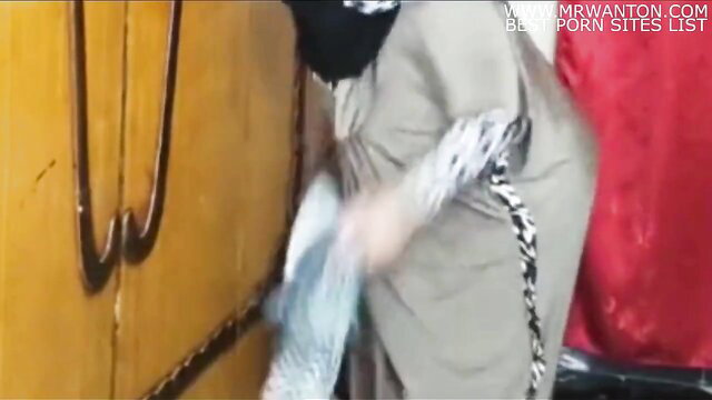 Arabian big ass woman bending over in robe, teasing huge booty