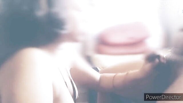 Blurry Indian mom in new bra, closeup side boob tease