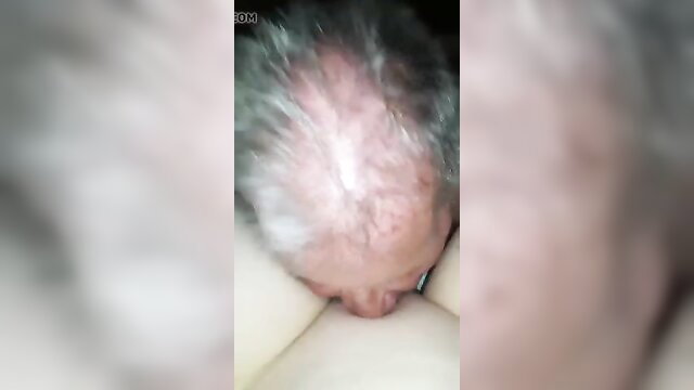 Mrs Benn99 closeup facesitting on man, amateur pussyfun smother