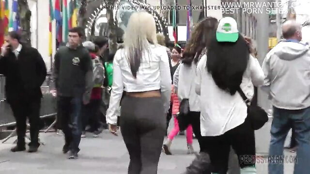 Sexy PAWG blondie in tight grey leggings at parade