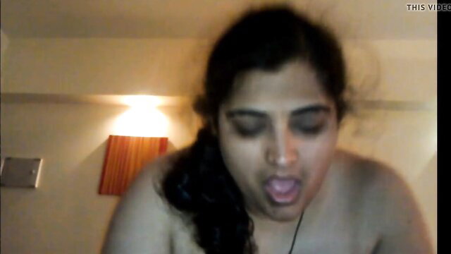 Hairy mature Indian BBW aunty kutiya on top nude closeup