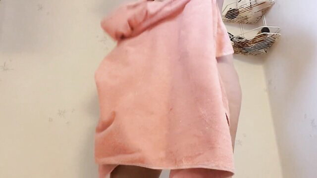 Curvy ebony babe teasing in pink robe, showing thick ass and thighs