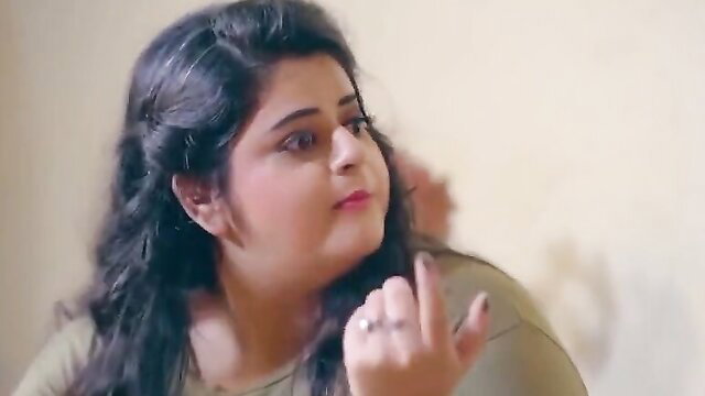 52yo Indian fatty bhabhi closeup smiling gesture