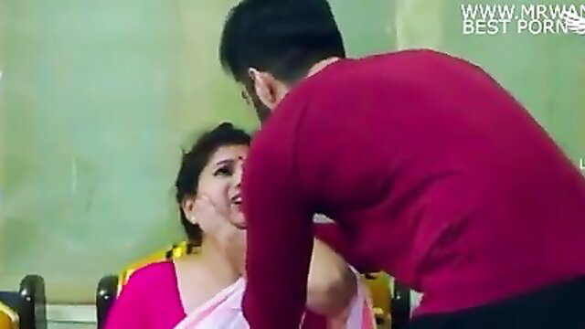 Indian wife in saree kissed passionately by young man in voyeur sharing video