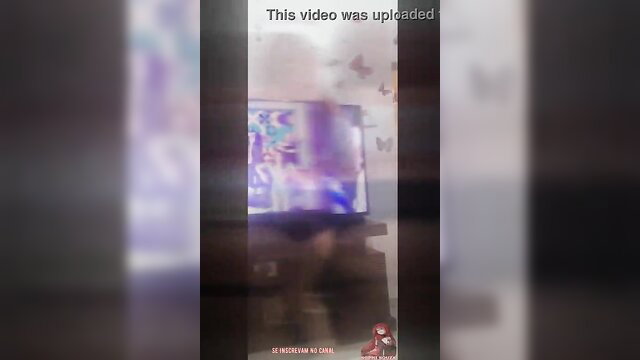 Sexy big ass twerking on screen in vibrant colorful room