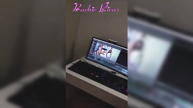 Argentine redhead Barbie Kyvas screams in amateur sex vid on PC setup