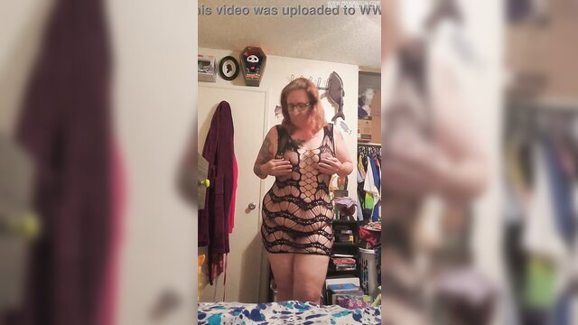 Curvy redhead MILF in sexy black lace lingerie posing teasingly