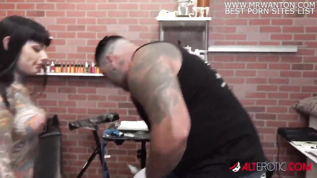 Tiger Lilly nude getting forehead tattoo from tattooed guy