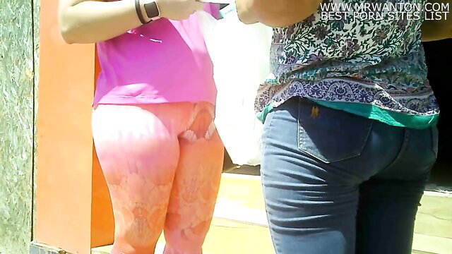 Big ass Brazilian pawg with huge pussy in pink leggings upskirt