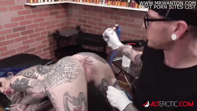 Amber Luke gets fucked for asshole tattoo by inked tattoo artist
