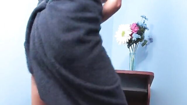 Busty babe in towel teases with curves in steamy solo dance