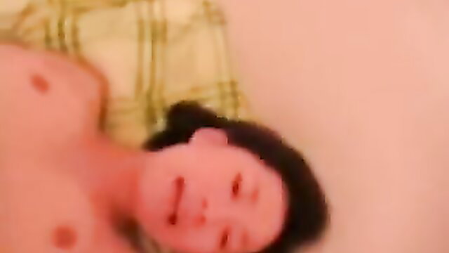 19yr old Beijing girl topless on bed, amateur Chinese teen nude