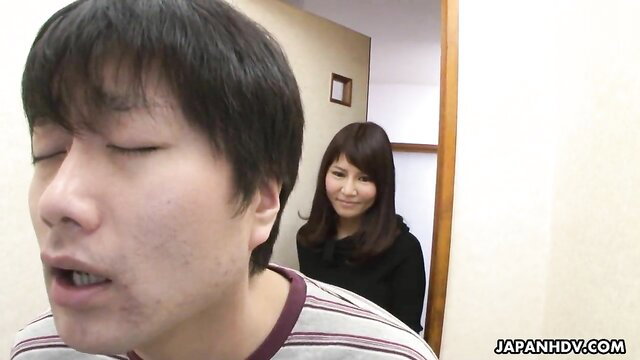 Amiru Kinohara peeks in doorway in Japan HDV JAV thumbnail
