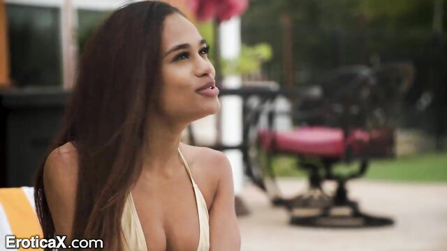 Scarlit Scandal in gold bikini, married beauty teasing poolboy