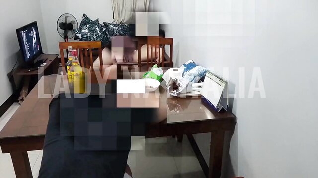 Pinay misis fucks husband's coworker while he's away