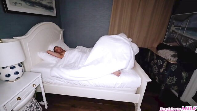 Kailani Kai nude in bed, thick MILF Kailani Kai late night fun