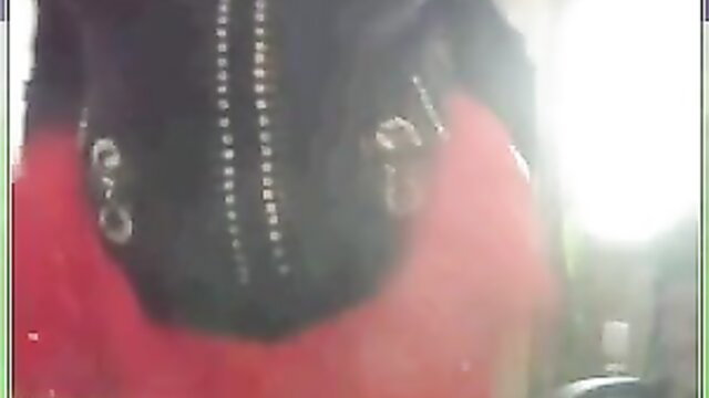 Vieille Susannah live cam shows off big ass in red tutu skirt