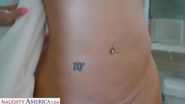 Jasmine Jae with navel piercing and tattoo