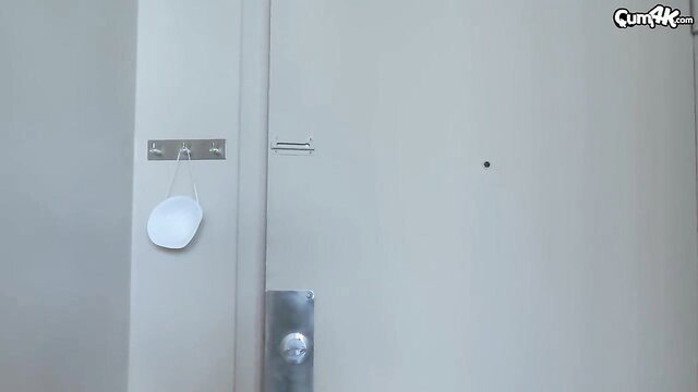 Jessie Saint by door with mask hook, big booty creampie star