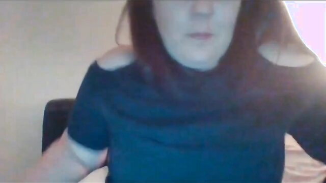 Chubby redhead babe in off-shoulder top teases on cam