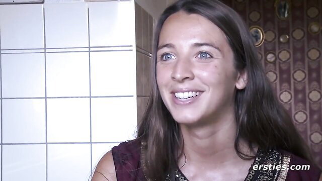 Amateur babe with blue eyes smiles in bathroom before stretching pussy webcam show