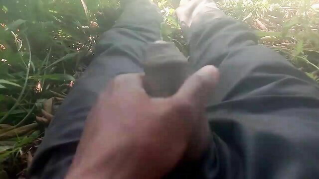 Dehati guy rubs cock outdoors in wheat field amateur video