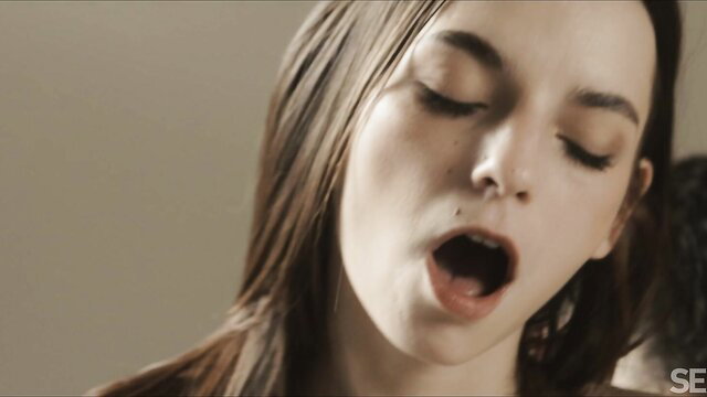 Massy Sweet screaming in ecstasy, mouth wide open closeup