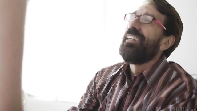 Bearded stepdad cums from Riley Star's deepthroat blowjob